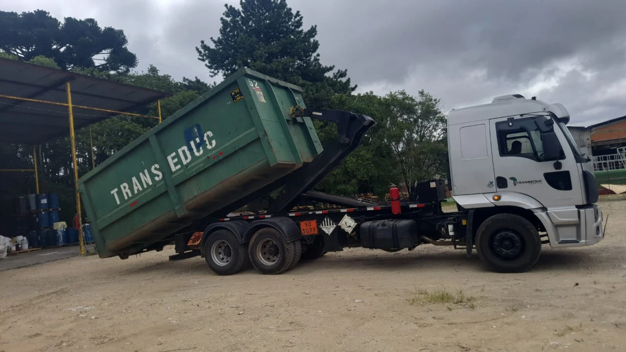 Locação de caçamba roll on roll off