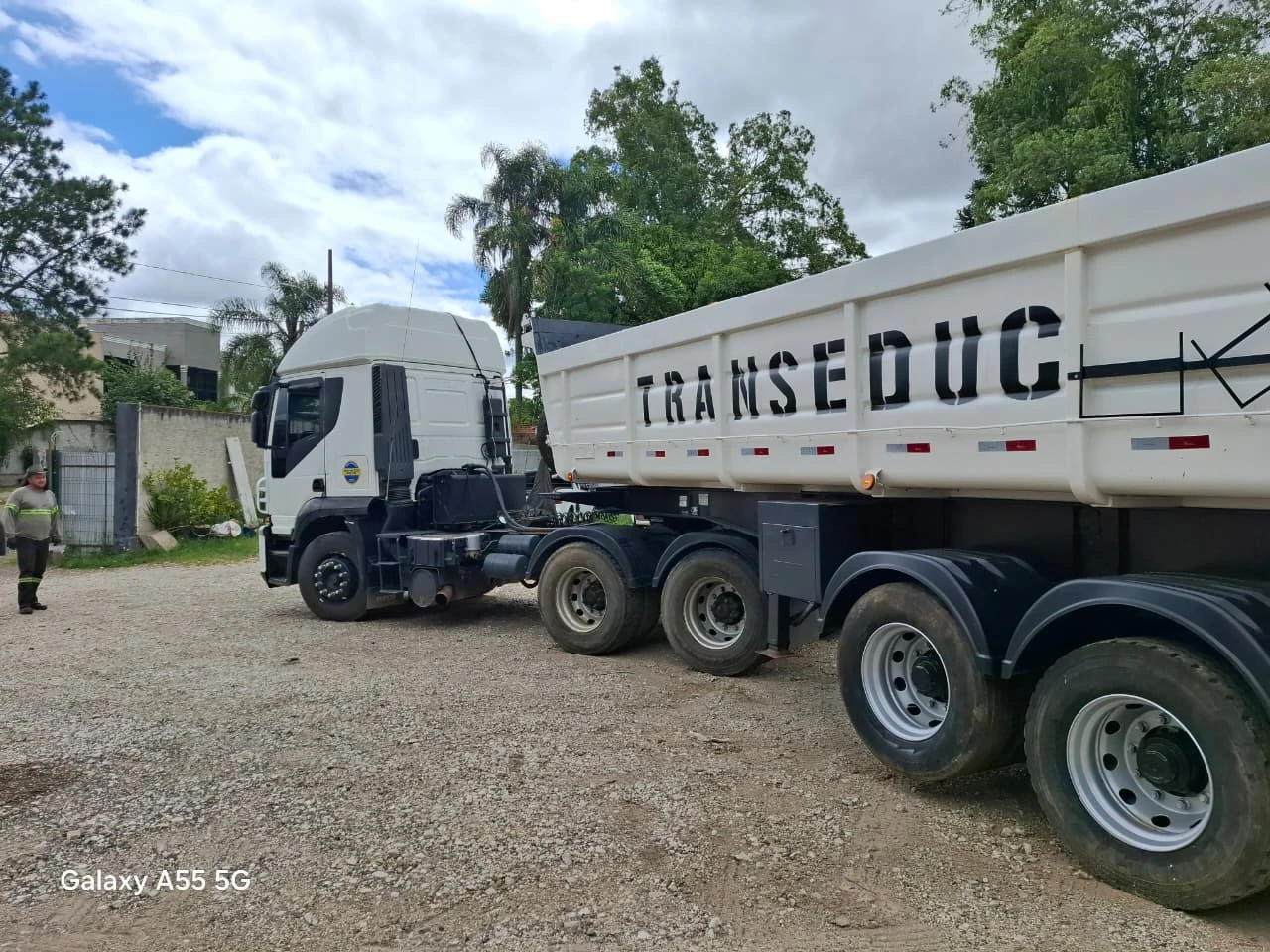 Locação de transporte de carreta basculante