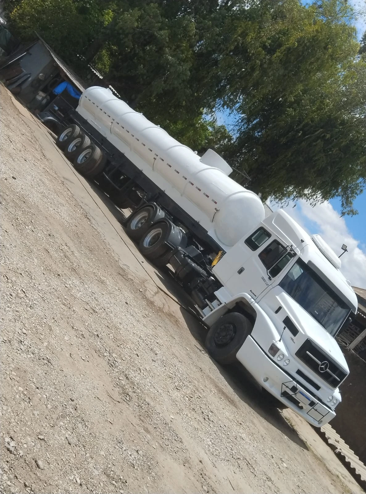 Locação de transporte de carreta tanque